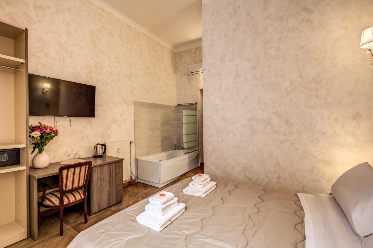Amici Guesthouse Рим Экстерьер фото
