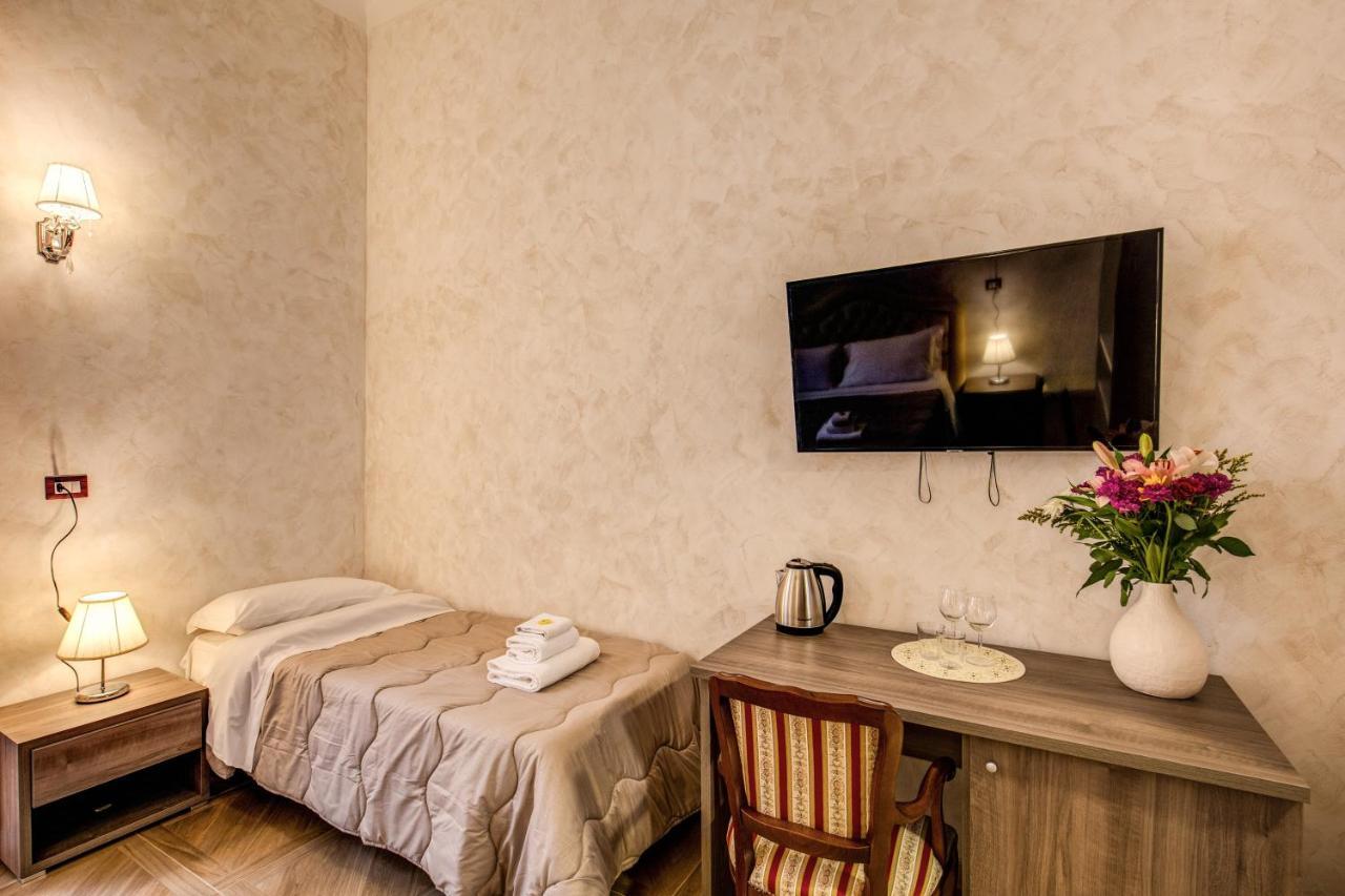 Amici Guesthouse Рим Экстерьер фото