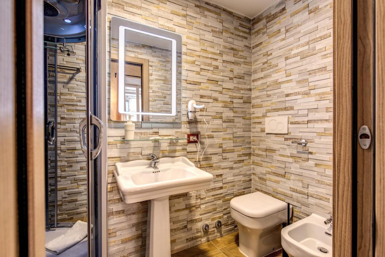 Amici Guesthouse Рим Экстерьер фото